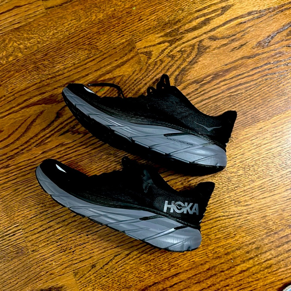 Hoka sneaker size 7 unisex, woman’s 9, new no tags never worn